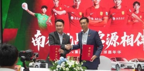 皇冠体育官方网站-葡萄牙前国门拜亚：预祝重庆铜梁龙在中超取得巨大成功