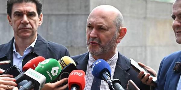 皇冠体育-西足协主席谈弗洛伦蒂诺言论：我们相信裁判，不会卷入争议
